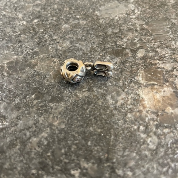 Pandora charm with ballet slippers and pink stones - Picture 3 of 3